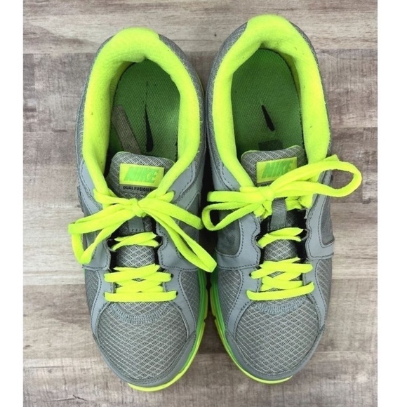 Nike Dual Fusion Run 525760-009 Gray Neon Running Shoes Sneakers Size 6Y - Picture 3 of 8
